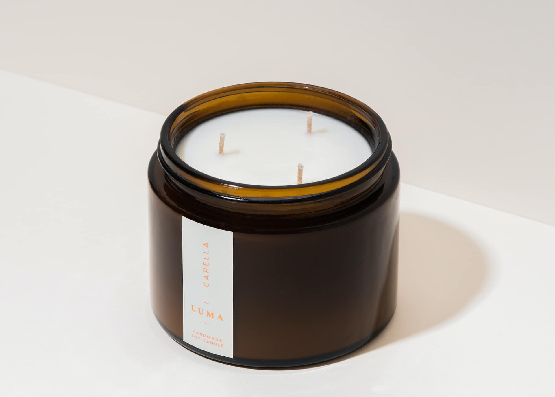 Bamboo shoots, moss, amber, jasmine